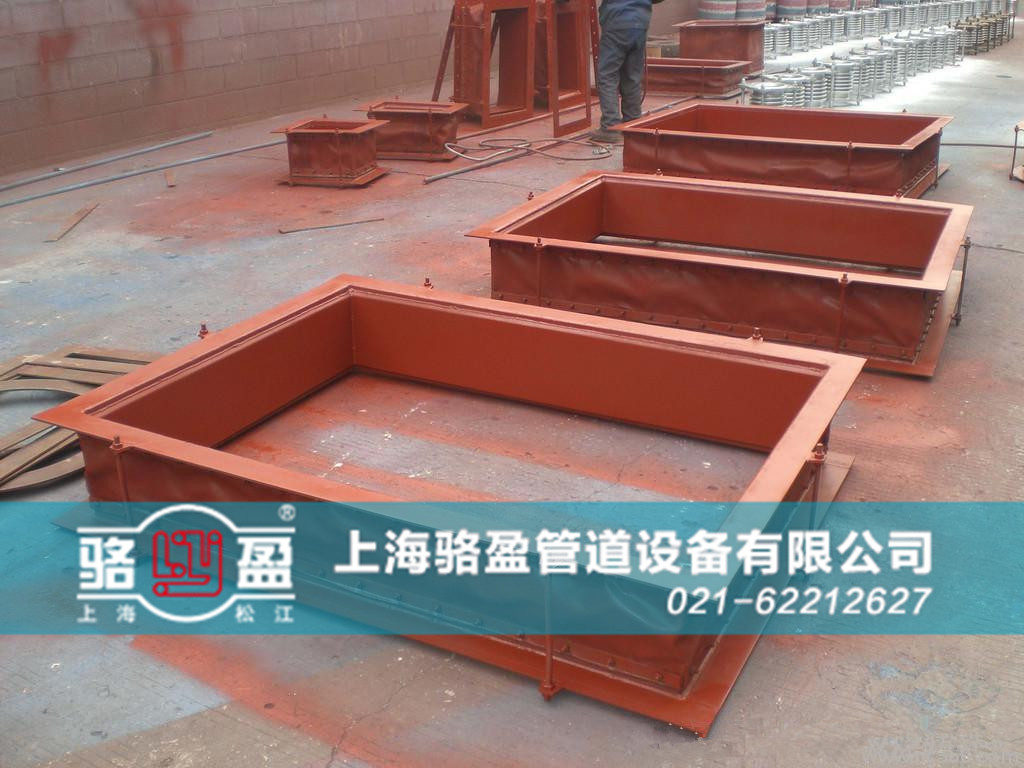 香港機(jī)場矩形非金屬<a href=http://www.wanhuwc.cn target=_blank class=infotextkey>補(bǔ)償器</a>噴涂環(huán)節(jié)